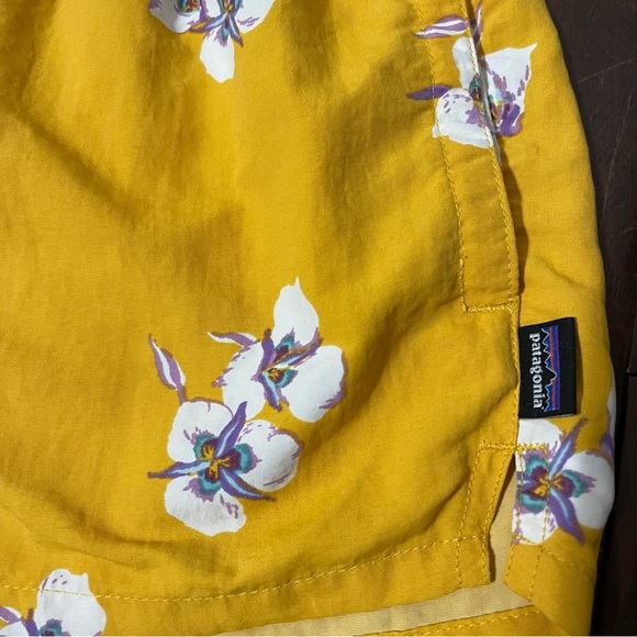 Patagonia Barely Baggies Shorts Women’s Small Yellow Floral Nylon Pockets 2” - Picture 2 of 8